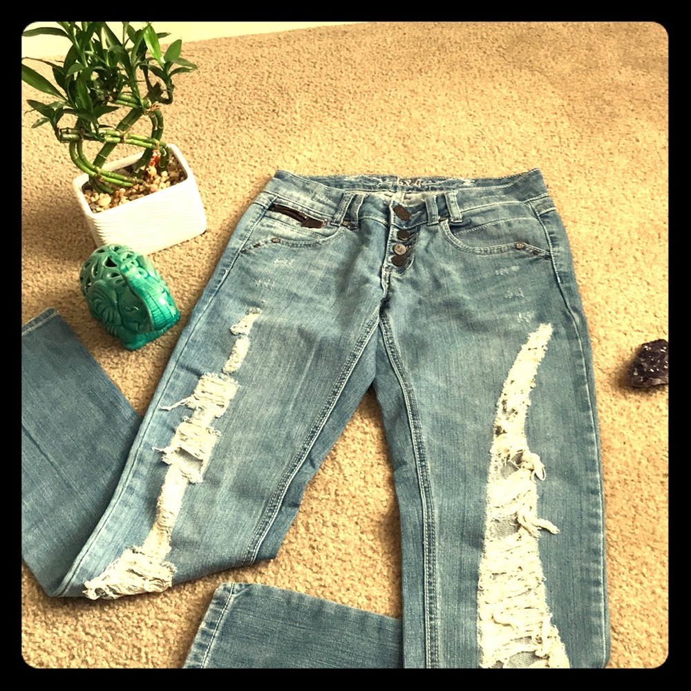 Low rise rip jeans